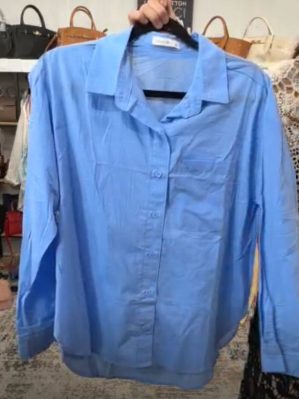 MOMS WHITE BUTTON TOP